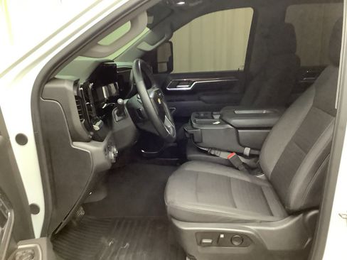 Used 2025 Chevrolet Silverado 2500 LT w/ Convenience Package AWD/4WD image 13