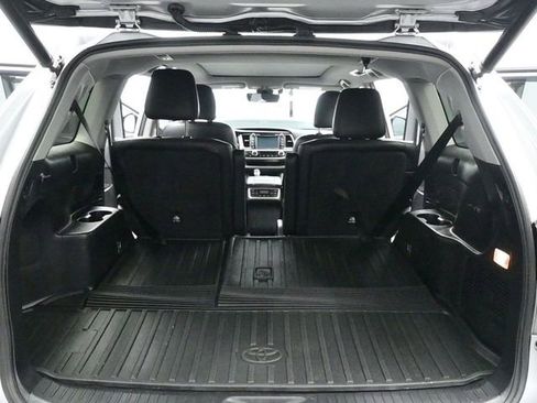 Used 2019 Toyota Highlander Limited Platinum image 9