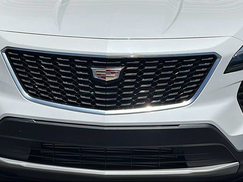 Used 2022 Cadillac XT4 Premium Luxury w/ Enhanced Visibility Package FWD image 3