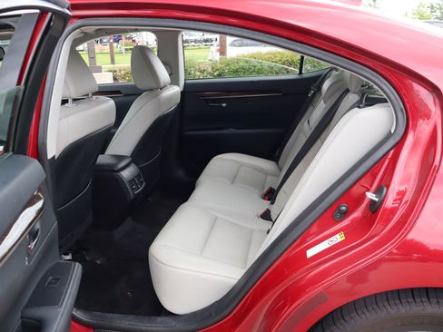 Used 2015 Lexus ES 350 w/ Luxury Package FWD image 28