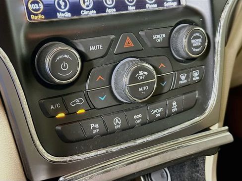 Used 2018 Jeep Grand Cherokee Laredo RWD image 17