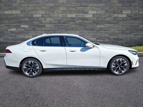 New 2026 BMW 530i xDrive w/ Convenience Package AWD/4WD image 7