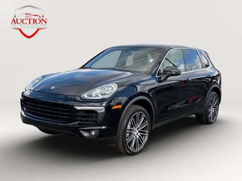 Used 2015 Porsche Cayenne S image 1