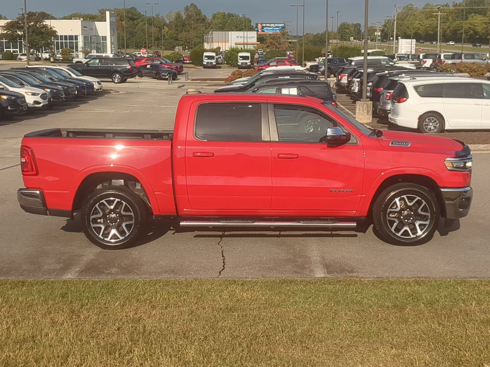 Used 2025 RAM 1500 Laramie AWD/4WD image 2