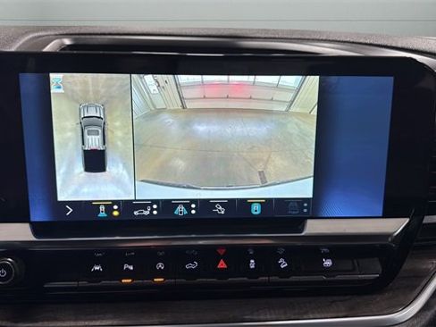 Used 2022 Chevrolet Silverado 1500 LTZ w/ Z71 Off-Road Package image 15