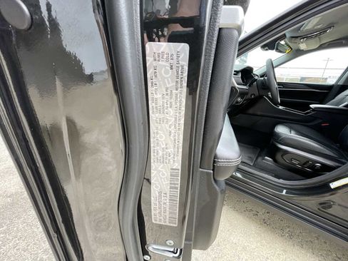 Used 2023 Jeep Grand Cherokee L Limited w/ Luxury Tech Group II image 33