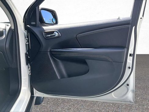 Used 2017 Dodge Journey Crossroad w/ Popular Equipment Group FWD image 30