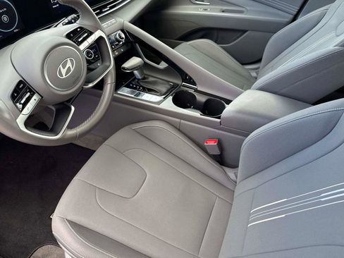 Certified 2025 Hyundai Elantra SEL image 21