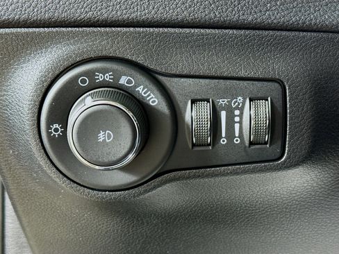 Used 2021 Jeep Compass Latitude image 9