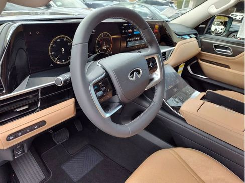 New 2025 INFINITI QX80 Luxe image 9