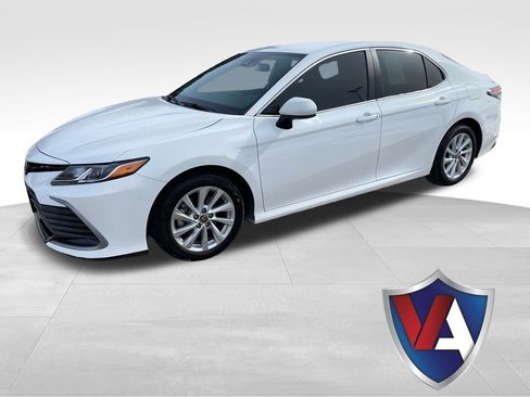 Used 2024 Toyota Camry LE image 1