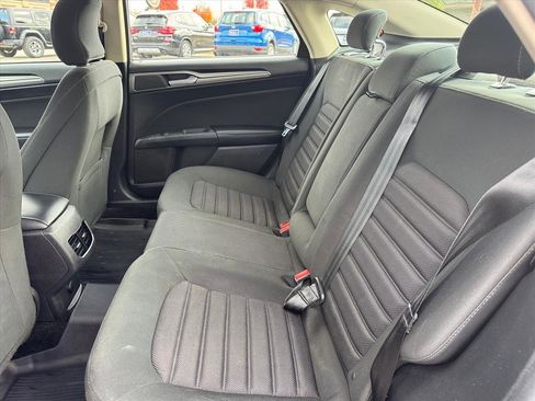 Used 2018 Ford Fusion SE w/ Fusion SE Technology Package image 7