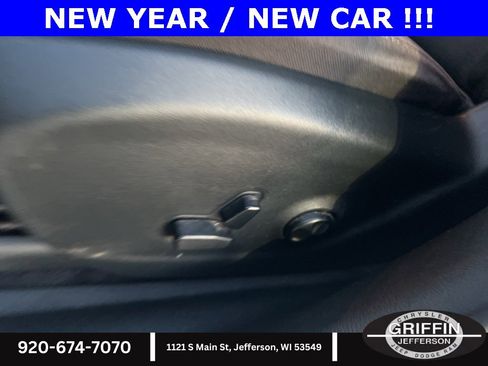 Used 2017 Jeep Cherokee Latitude w/ Cold Weather Group image 21