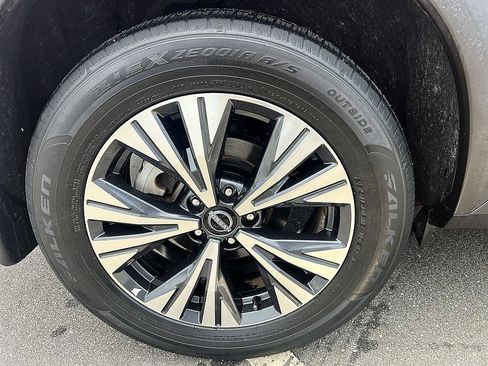 Certified 2023 Nissan Rogue SV w/ SV Premium B Package FWD image 11