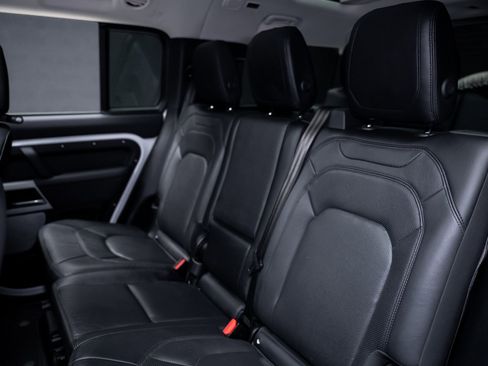Used 2023 Land Rover Defender 130 SE image 70