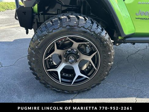 Used 2019 Jeep Wrangler Unlimited Sahara w/ Uconnect 4C Nav & Sound Group AWD/4WD image 11