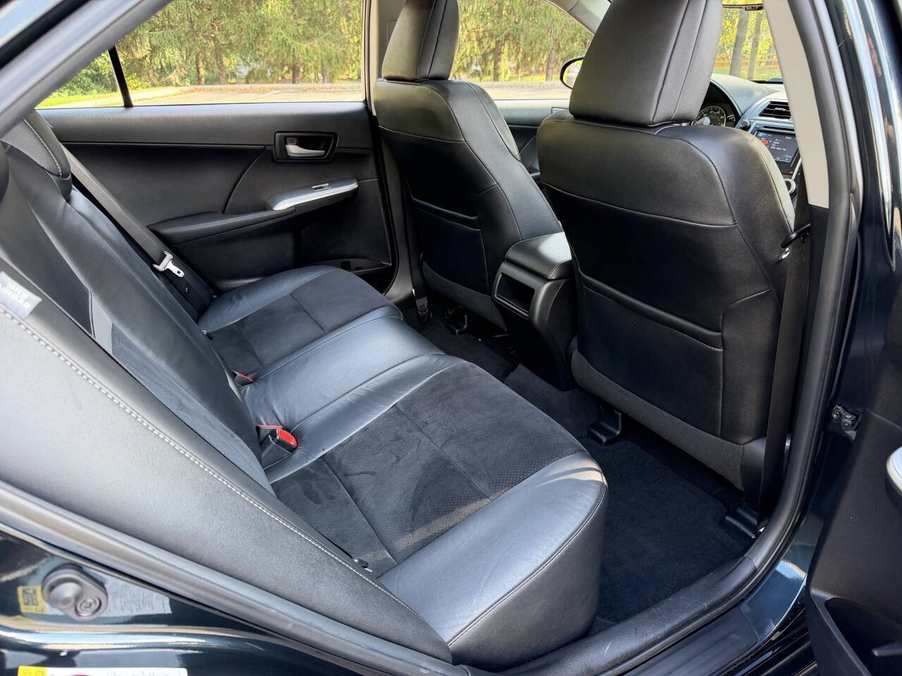 Used 2012 Toyota Camry SE w/ Leather Pkg FWD image 31