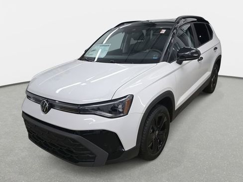 New 2026 Volkswagen Taos SE FWD image 6