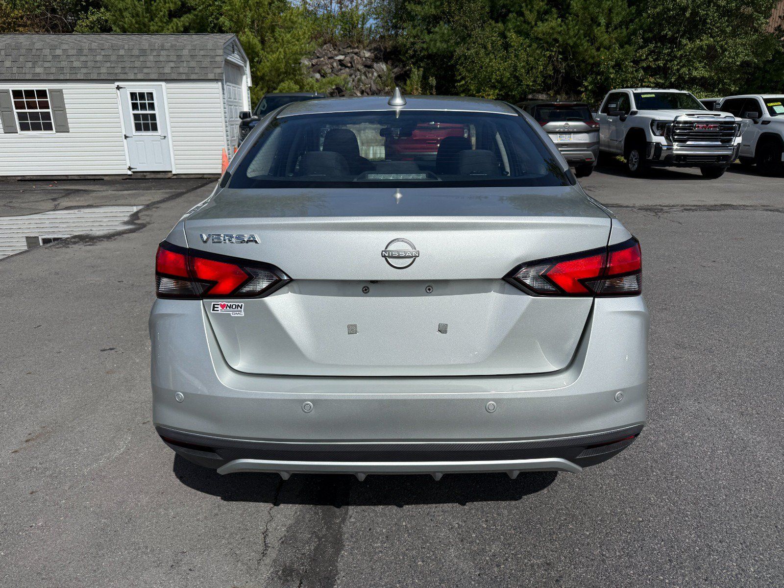 Used 2025 Nissan Versa SV FWD image 4