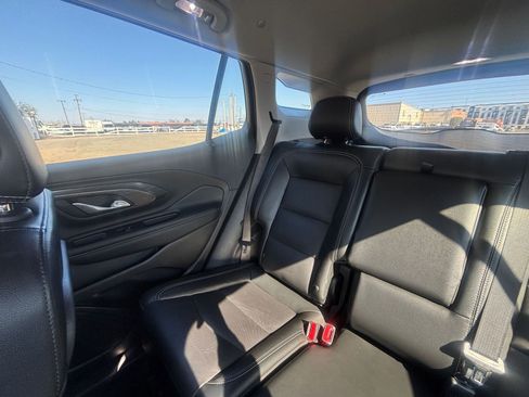 Used 2024 GMC Terrain SLT image 41