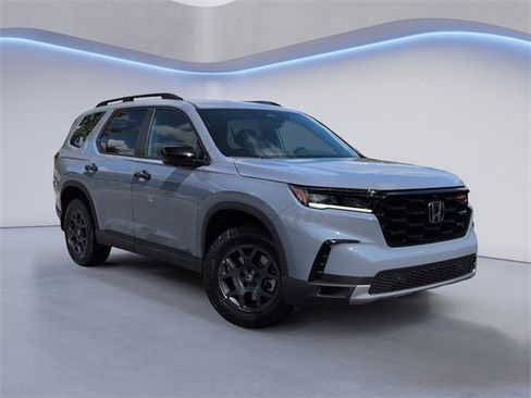 New 2025 Honda Pilot TrailSport image 2