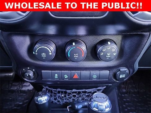 Used 2015 Jeep Wrangler Unlimited Rubicon w/ Connectivity Group image 24