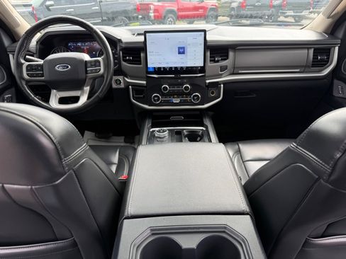 Used 2022 Ford Expedition XLT image 25