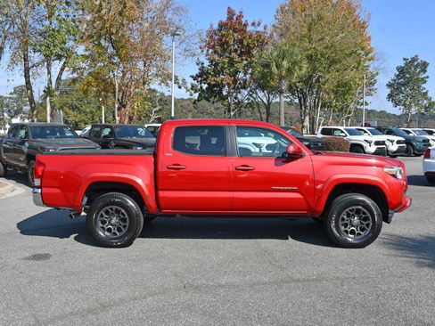 Used 2017 Toyota Tacoma TRD Sport image 5