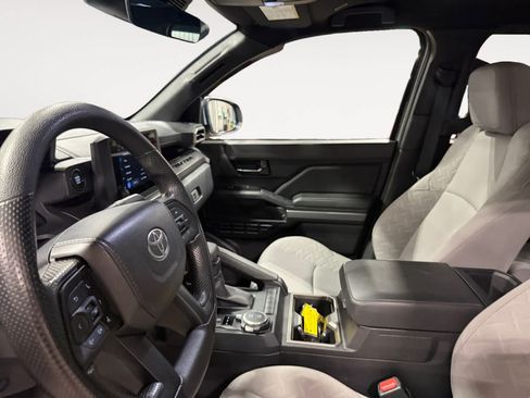 Used 2025 Toyota Tacoma SR5 AWD/4WD image 10