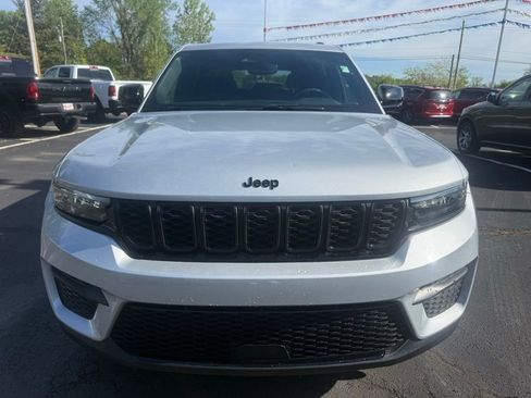 Certified 2024 Jeep Grand Cherokee Altitude AWD/4WD image 8