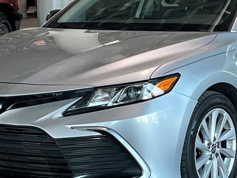 Used 2023 Toyota Camry LE w/ Convenience Package FWD image 5