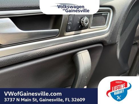 Used 2014 Volkswagen Touareg Executive AWD/4WD image 16