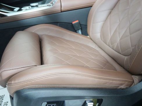 Certified 2025 BMW X7 xDrive40i AWD/4WD image 9