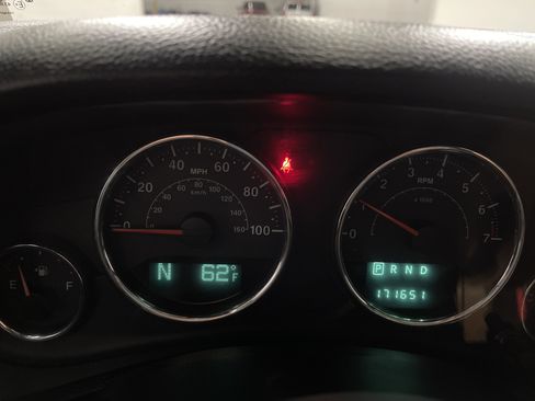 Used 2013 Jeep Wrangler Unlimited Sahara w/ Dual Top Group AWD/4WD image 28