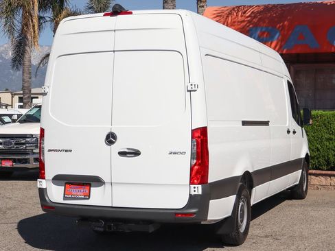 Used 2024 Mercedes-Benz Sprinter 2500 w/ Acoustic Package image 9