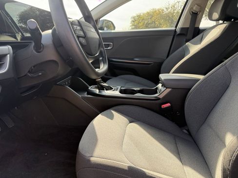 Used 2025 Kia K4 LXS image 28