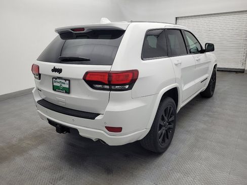 Used 2017 Jeep Grand Cherokee Altitude image 9
