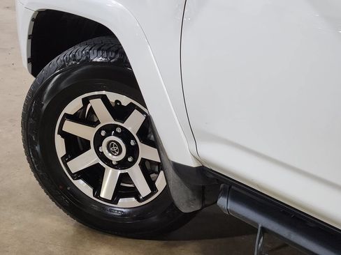 Used 2021 Toyota 4Runner TRD Off-Road Premium AWD/4WD image 21