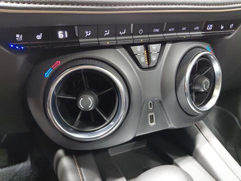 Certified 2022 Chevrolet Blazer Premier w/ Enhanced Convenience Package AWD/4WD image 31