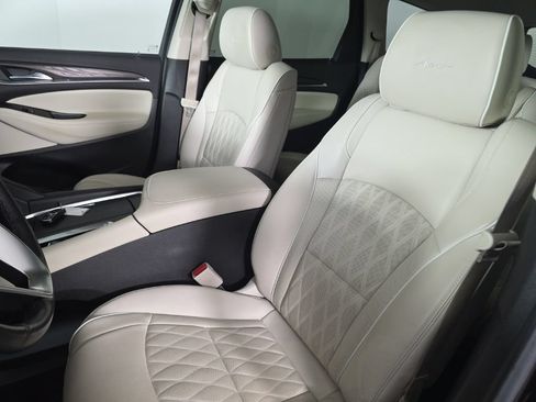 Used 2022 Buick Enclave Avenir w/ Avenir Technology Package AWD/4WD image 16