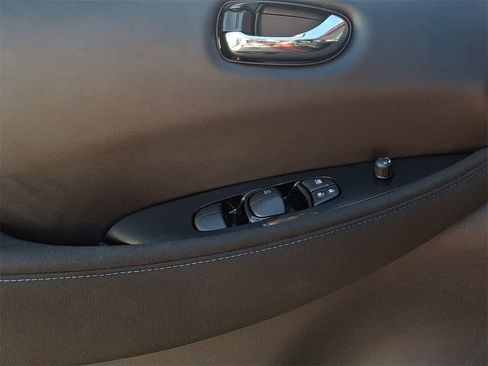 Used 2022 Nissan Leaf SV image 11
