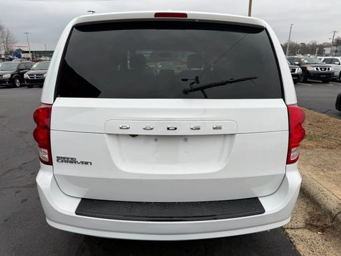 Used 2017 Dodge Grand Caravan SE image 6