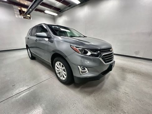 Used 2018 Chevrolet Equinox LT FWD image 2