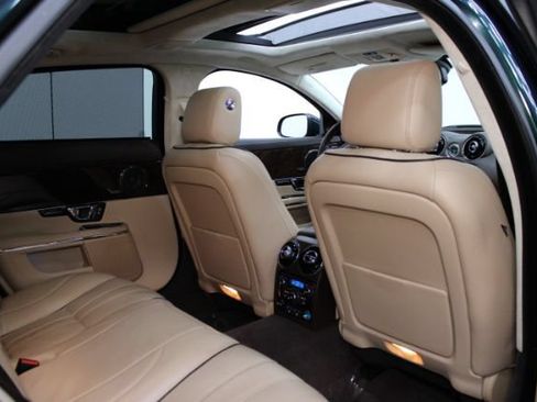 Used 2015 Jaguar XJ L Portfolio RWD image 31