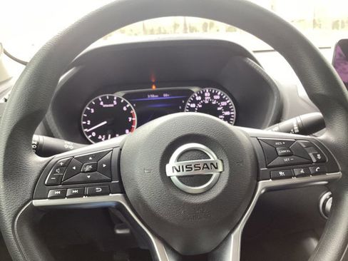 Used 2023 Nissan Sentra SV image 19