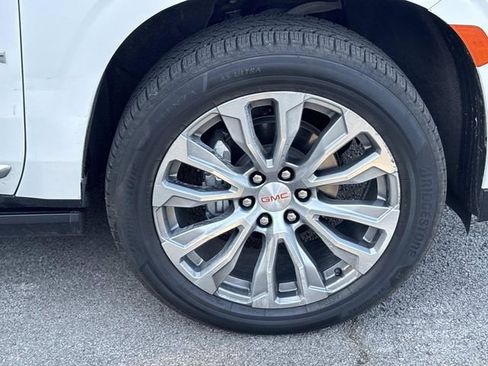 Used 2021 GMC Yukon Denali w/ Denali Premium Package AWD/4WD image 8