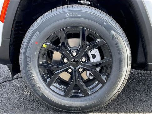 New 2025 Jeep Grand Cherokee Altitude image 12