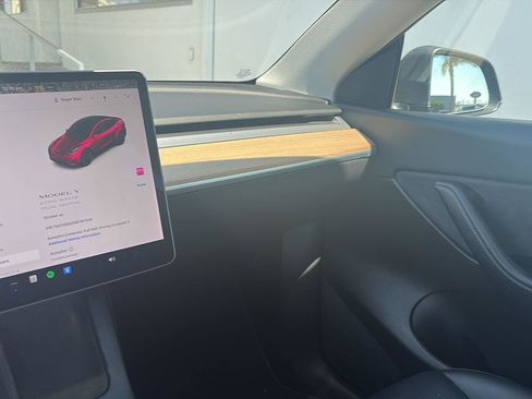 Used 2022 Tesla Model Y Long Range AWD/4WD image 13