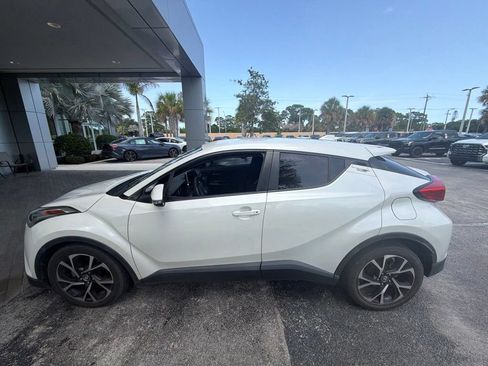 Used 2019 Toyota C-HR XLE FWD image 4