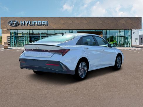 New 2025 Hyundai Elantra SEL FWD image 7